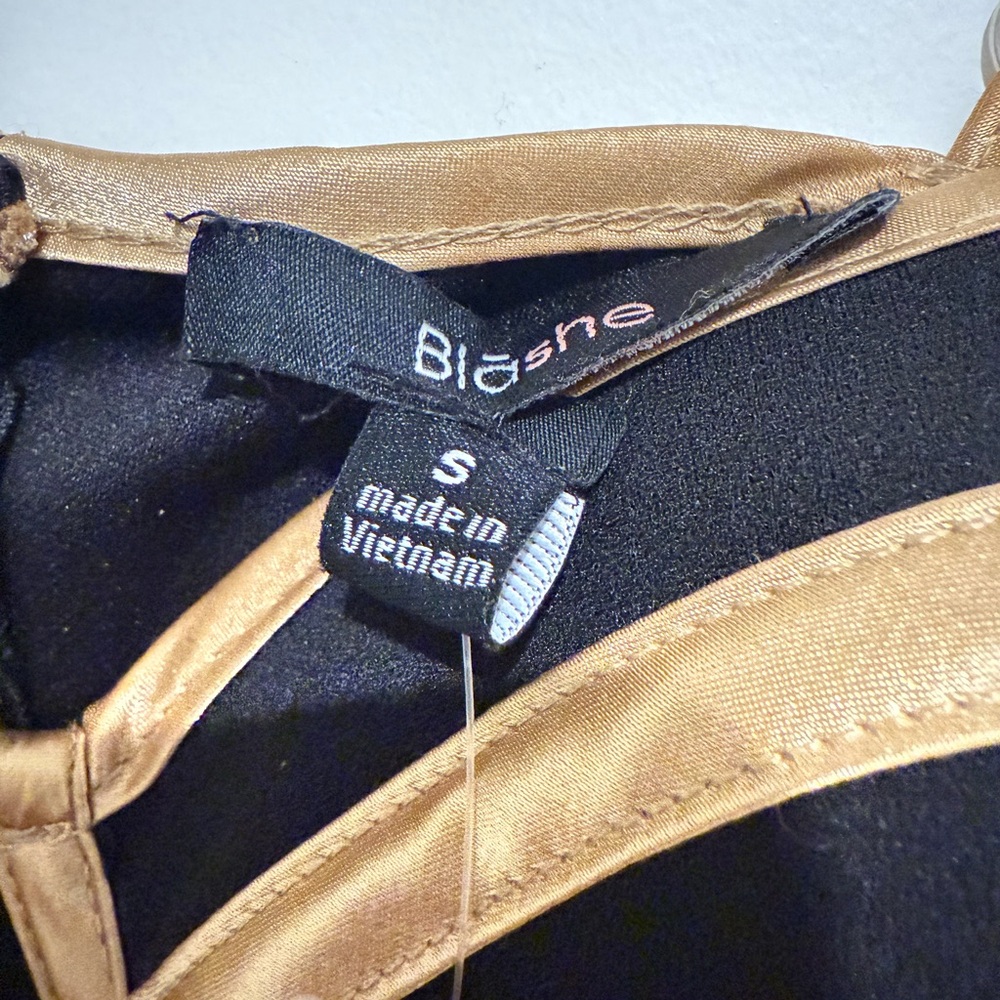 Blashe Elegant Black and Gold Dress - Picture 4 of 5